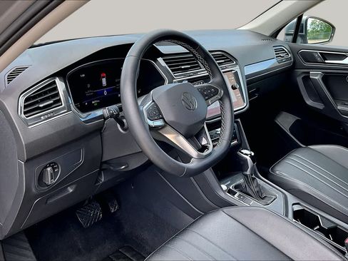Used 2022 Volkswagen Tiguan SE FWD image 16