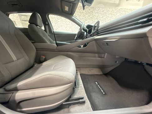 New 2026 Hyundai Elantra SE FWD image 11