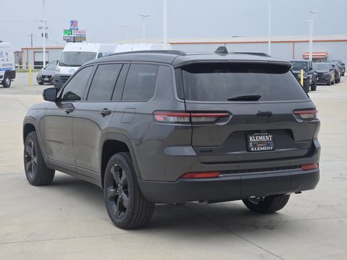 New 2026 Jeep Grand Cherokee L Limited w/ Limited Altitude Package AWD/4WD image 4