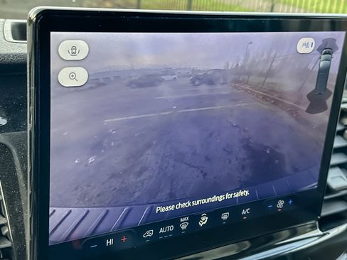 Used 2023 Ford Transit 350 XLT image 21