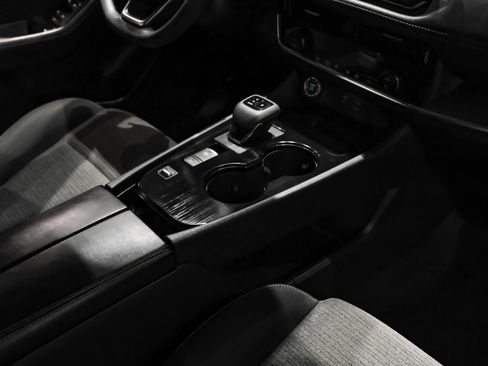 Used 2022 Nissan Rogue SV FWD image 19