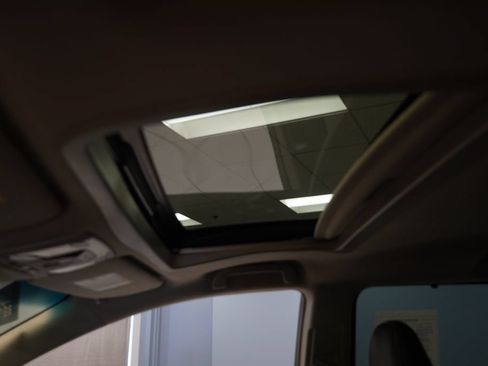 Used 2013 Toyota Sienna SE FWD image 3