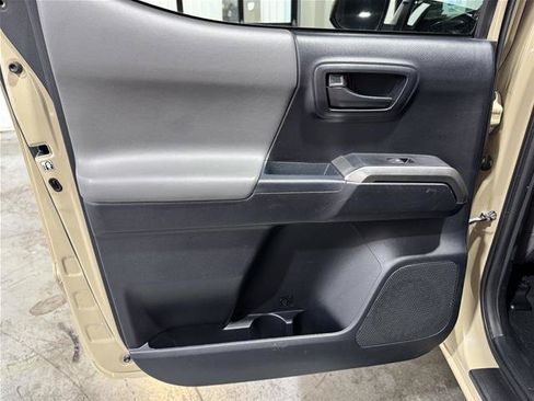 Used 2018 Toyota Tacoma SR5 RWD image 27