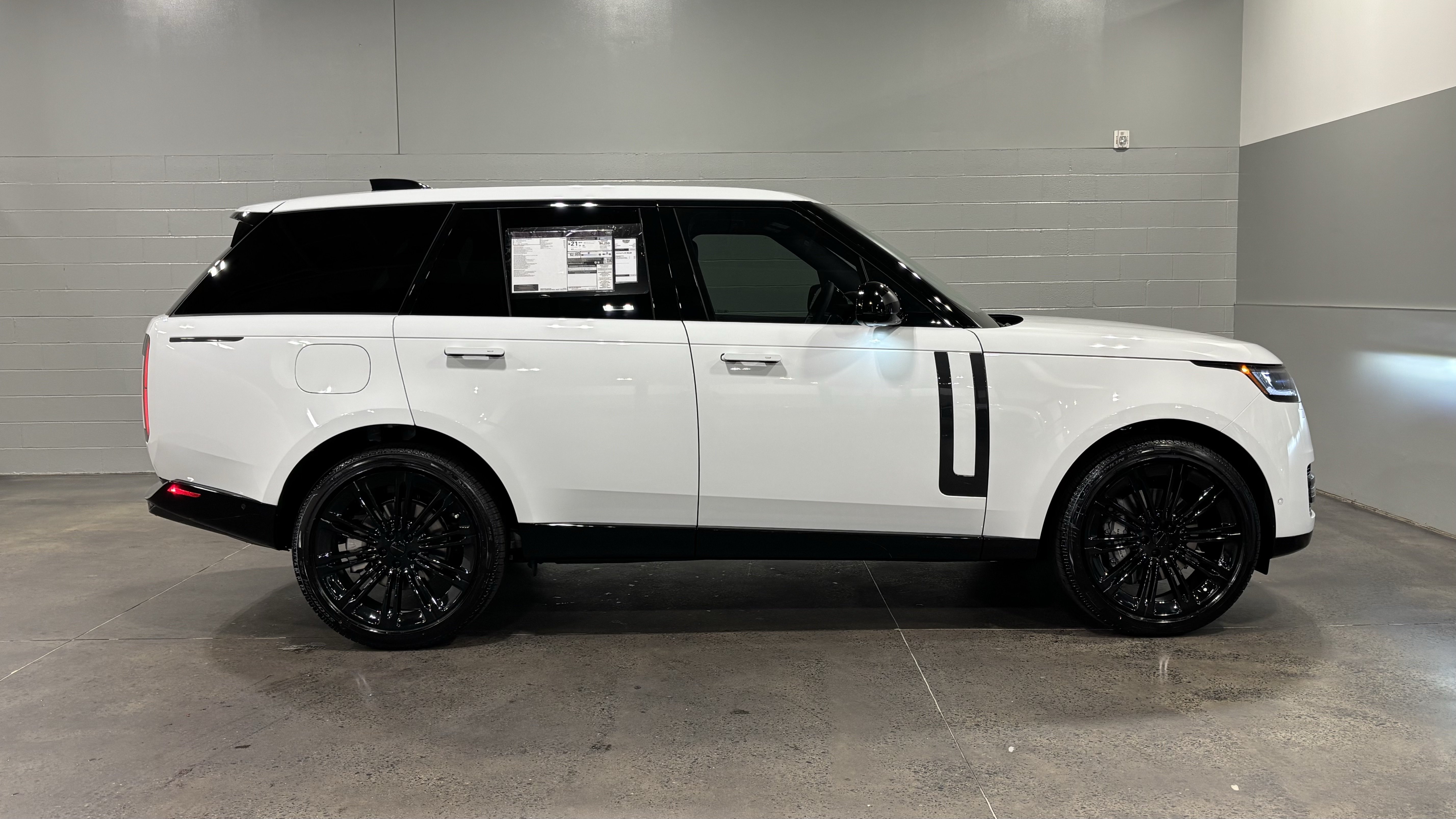 New 2026 Land Rover Range Rover SE AWD/4WD image 13