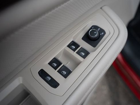 Used 2024 Volkswagen Atlas SEL AWD/4WD image 16