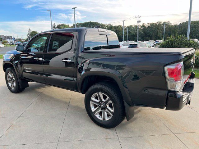 Used 2017 Toyota Tacoma Limited w/ Tow Package AWD/4WD image 5