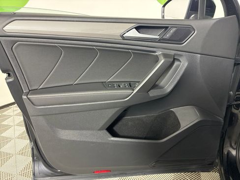 Used 2022 Volkswagen Tiguan SE AWD/4WD image 11