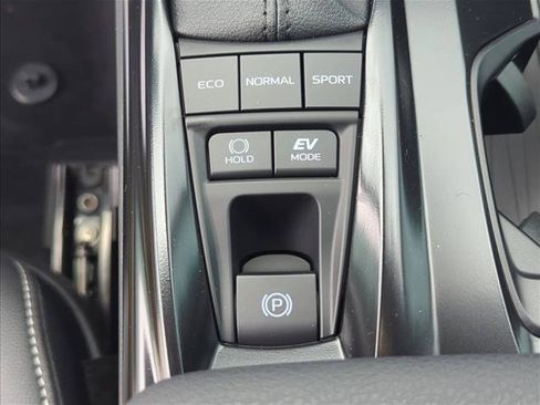 Used 2025 Toyota Camry SE FWD image 16