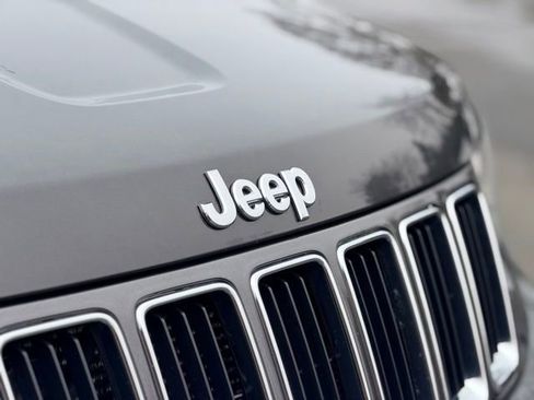 Used 2014 Jeep Grand Cherokee Laredo w/ 18" Wheel & 8.4" Radio Group image 26