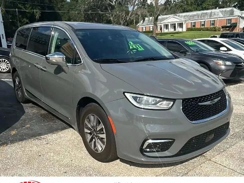 Used 2022 Chrysler Pacifica Limited FWD image 1