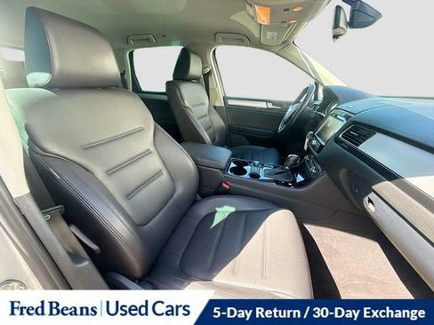 Used 2012 Volkswagen Touareg Sport AWD/4WD image 35