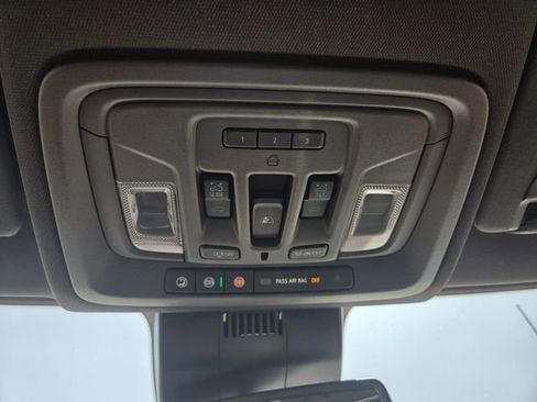 Used 2022 GMC Sierra 1500 Denali AWD/4WD image 29