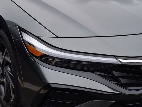 Used 2024 Hyundai Elantra Limited image 7