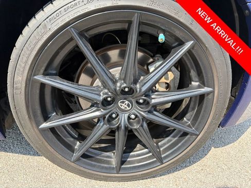 Used 2024 Toyota GR86 Premium RWD image 7