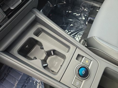 New 2026 Volkswagen Tiguan SE FWD image 24