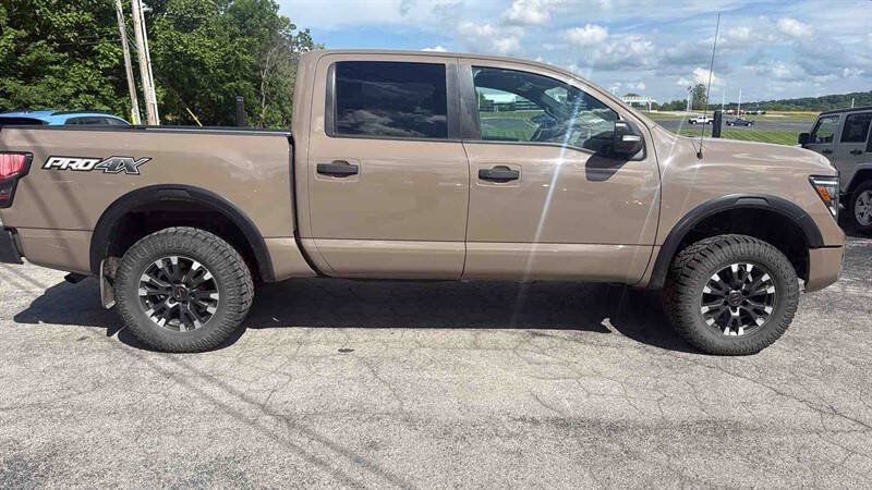 Used 2021 Nissan Titan PRO-4X w/ Pro-4x Convenience Package AWD/4WD image 2