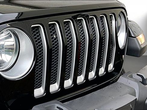 Used 2023 Jeep Wrangler Unlimited Sahara AWD/4WD image 32