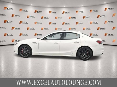 Used 2022 Maserati Ghibli Modena RWD image 2