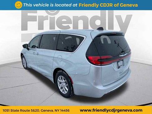 New 2026 Chrysler Pacifica Select image 7