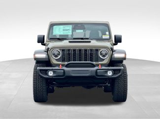 New 2026 Jeep Gladiator Mojave w/ Steel Bumper Group AWD/4WD video 2