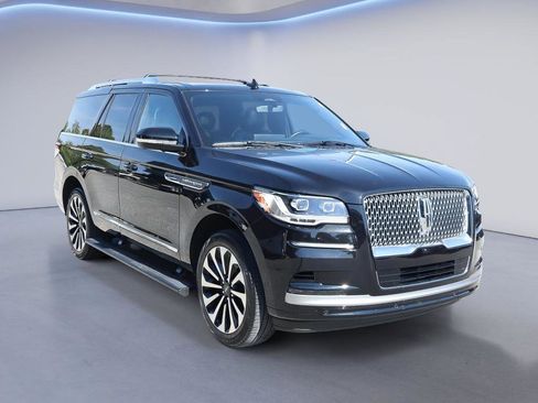 Certified 2024 Lincoln Navigator Reserve AWD/4WD image 9