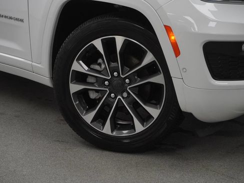 Used 2025 Jeep Grand Cherokee Overland w/ Adv Protech Group III AWD/4WD image 4