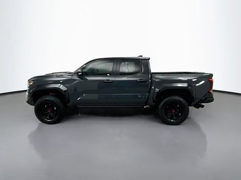 Used 2025 Toyota Tacoma TRD Pro AWD/4WD image 4