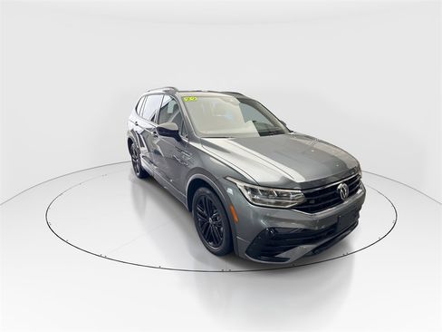 Used 2022 Volkswagen Tiguan SE R-Line image 2