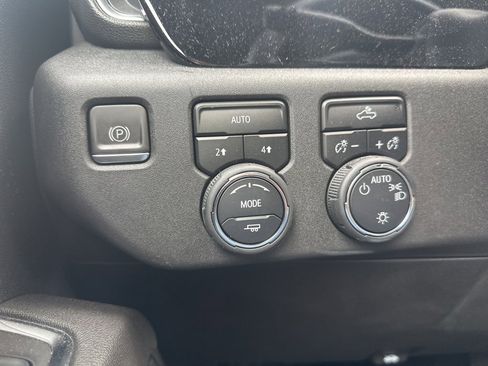 Used 2023 Chevrolet Silverado 1500 LT image 21