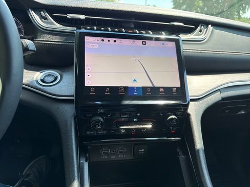 Used 2023 Jeep Grand Cherokee Limited AWD/4WD image 28