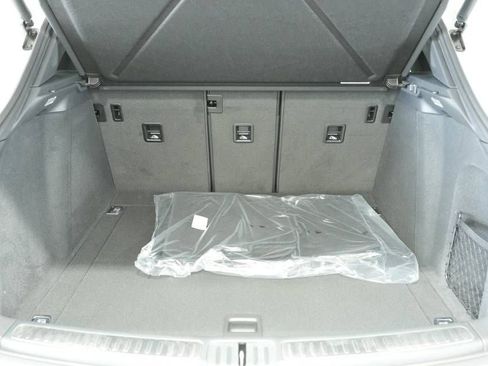 Certified 2025 Porsche Macan image 28