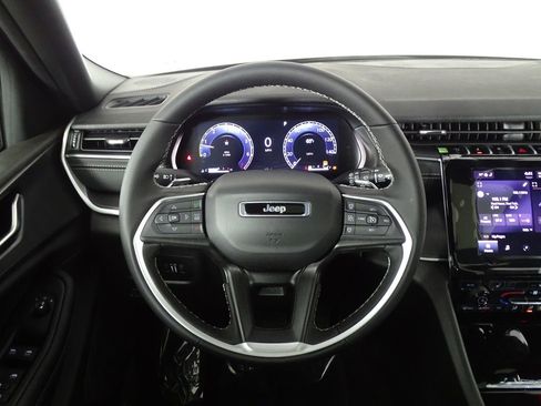 New 2025 Jeep Grand Cherokee L Laredo image 25