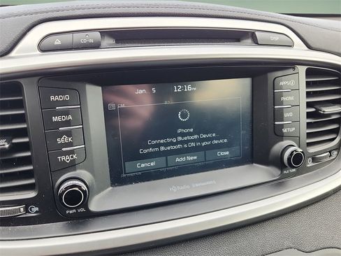 Used 2017 Kia Sorento LX w/ LX Convenience Package image 26