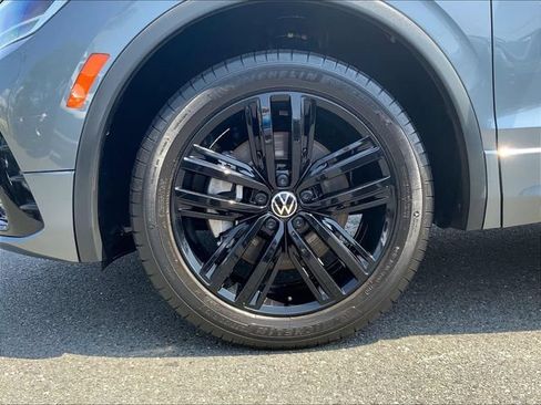 Used 2022 Volkswagen Tiguan SE R-Line AWD/4WD image 9