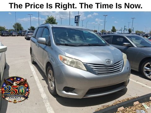 Used 2015 Toyota Sienna LE FWD image 1