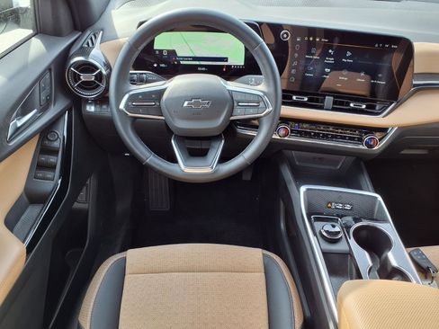 Used 2025 Chevrolet Equinox ACTIV w/ Safety and Technology Package image 2