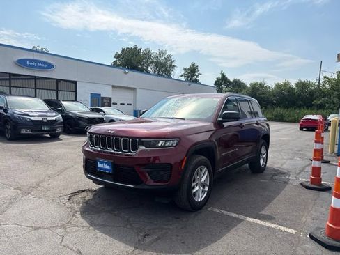 Used 2024 Jeep Grand Cherokee Laredo X w/ Luxury Tech Group I AWD/4WD image 4