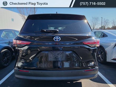 Used 2021 Toyota Sienna XLE w/ XLE Plus Package image 5