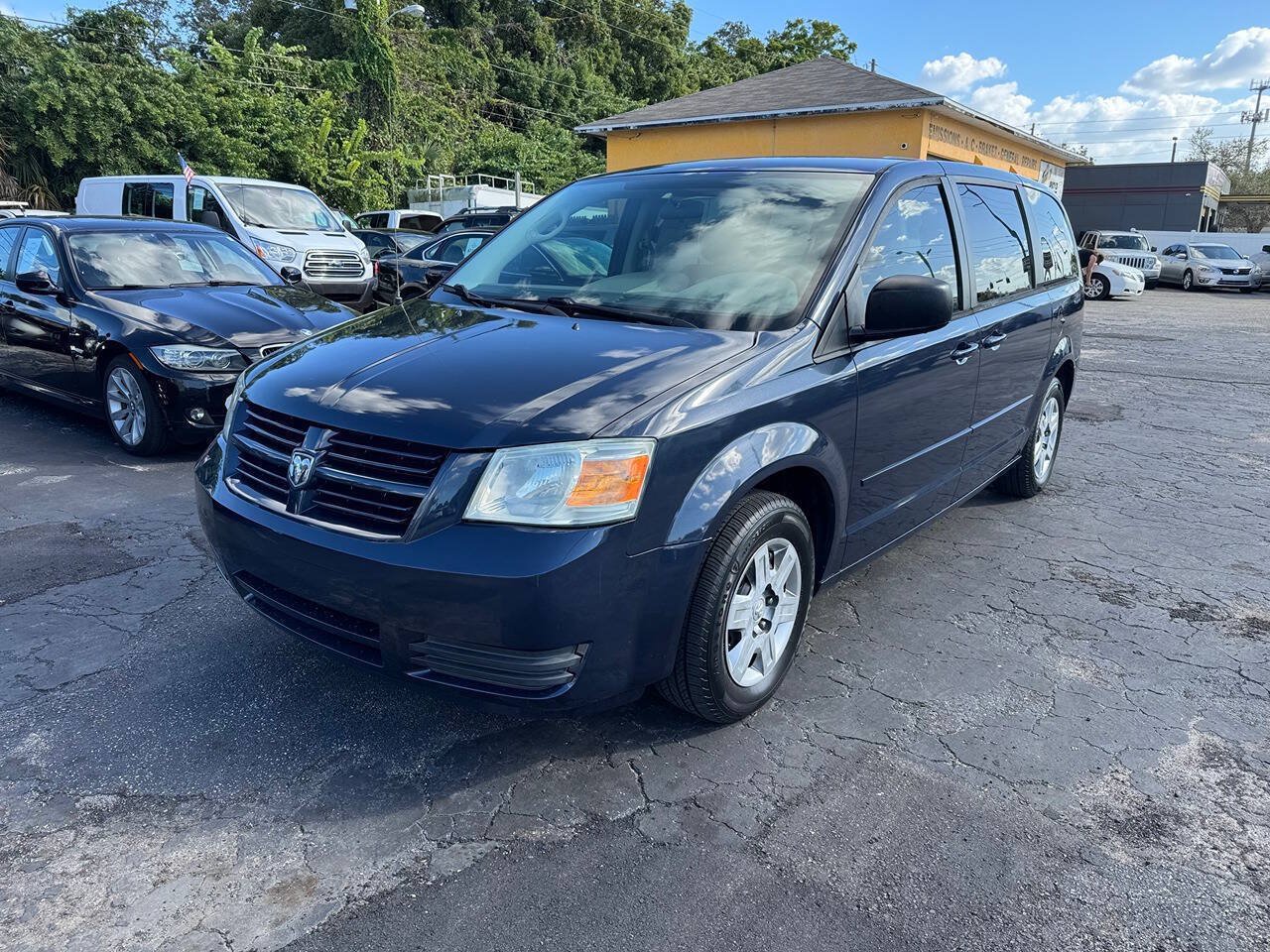 Used 2009 Dodge Grand Caravan SE w/ Climate Group FWD image 4