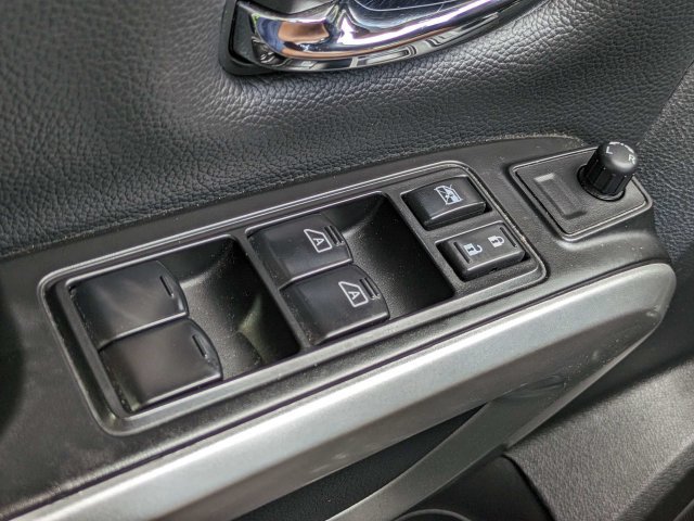 Used 2024 Nissan Titan SV w/ SV Convenience Package RWD image 25