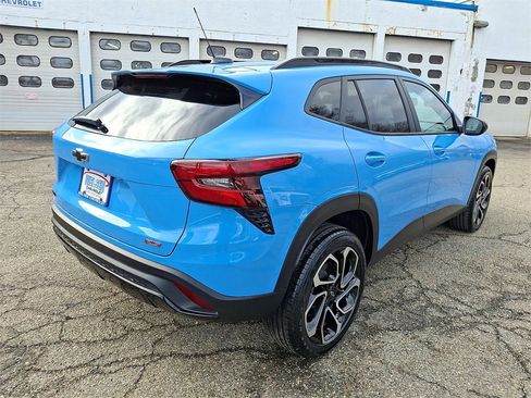 Certified 2024 Chevrolet Trax RS w/ Driver Confidence Package image 25