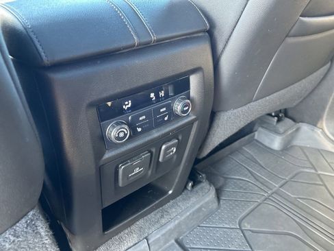 Certified 2023 Chevrolet Traverse High Country AWD/4WD image 37