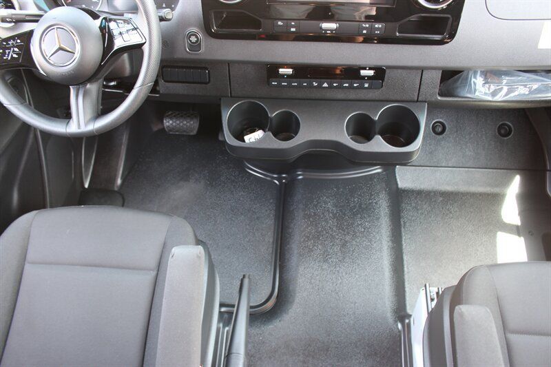 Used 2026 Mercedes-Benz Sprinter 2500 image 24