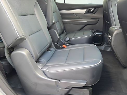 Used 2026 Buick Enclave Preferred AWD/4WD image 8