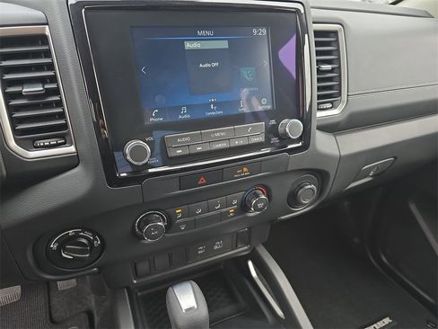 Used 2022 Nissan Frontier SV image 19