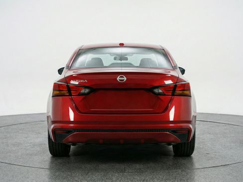 Used 2025 Nissan Altima 2.5 SV FWD image 7