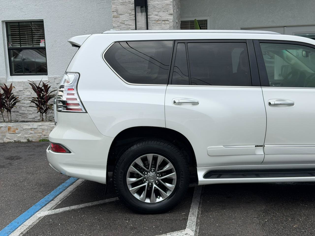 Used 2017 Lexus GX 460 Luxury w/ Preferred Accessory Package AWD/4WD image 18