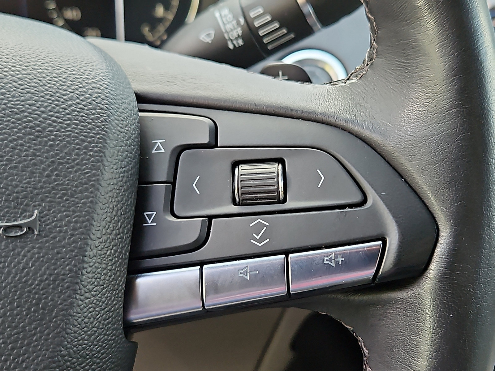 Used 2022 Cadillac XT4 Luxury w/ Cold Weather Package AWD/4WD image 22