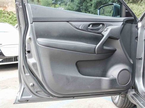 Used 2020 Nissan Rogue S image 21
