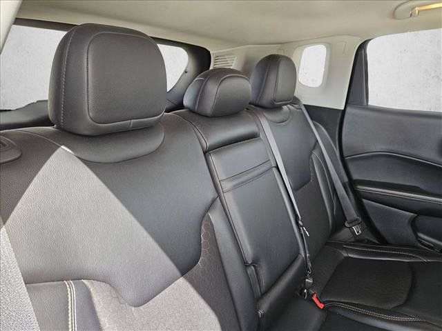 Used 2018 Jeep Compass Latitude w/ Popular Equipment Group AWD/4WD image 17